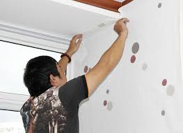 dán giấy dán tường đẹp
