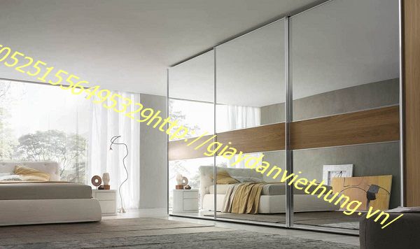 Gương tạo hiệu ứng cho phòng rộng hơn Giấy dán tường kết hợp với gương tạo không gian rộng hơn