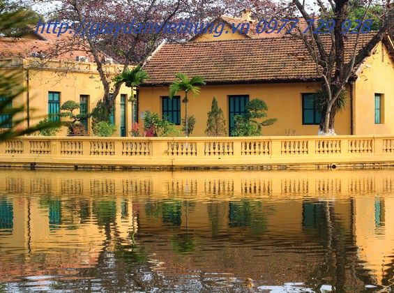 Tranh dán tường cổ điển cho phòng khách Tranh dán tường cổ điển cho phòng khách